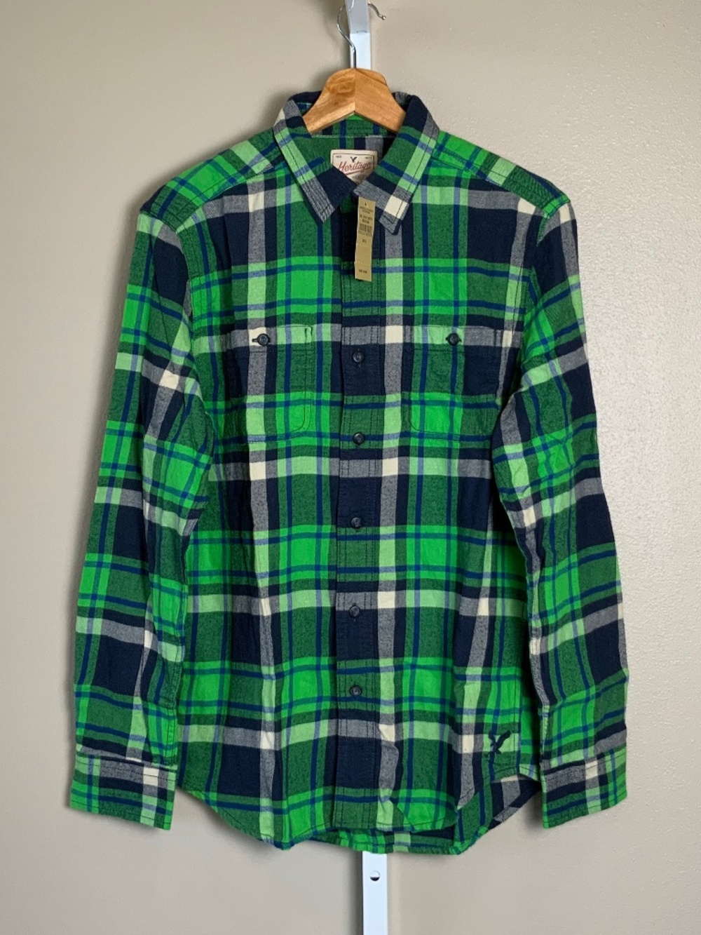 American Eagle Outfitters Classic Fit Plaid Heritage Flannel Button Down Shirt